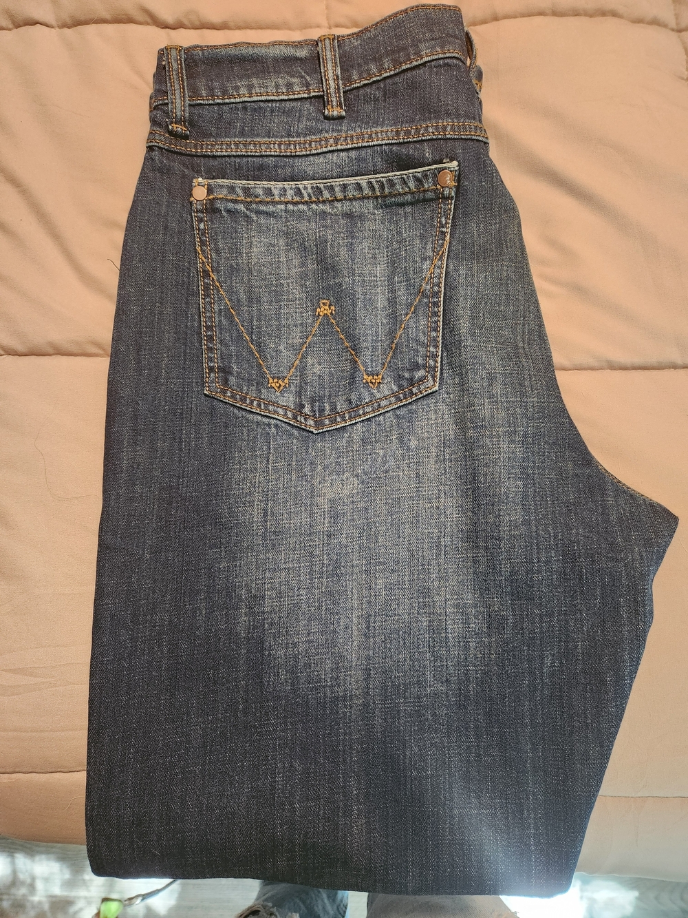 Men's Wrangler Retro® Relaxed Fit Bootcut Jean - Picture 7 of 9